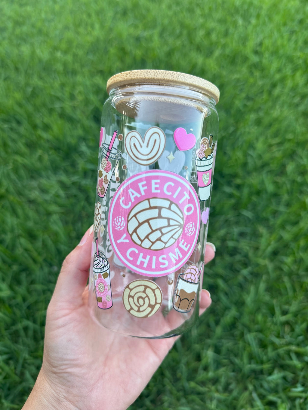 Cafecito y Chisme Glass Cup
