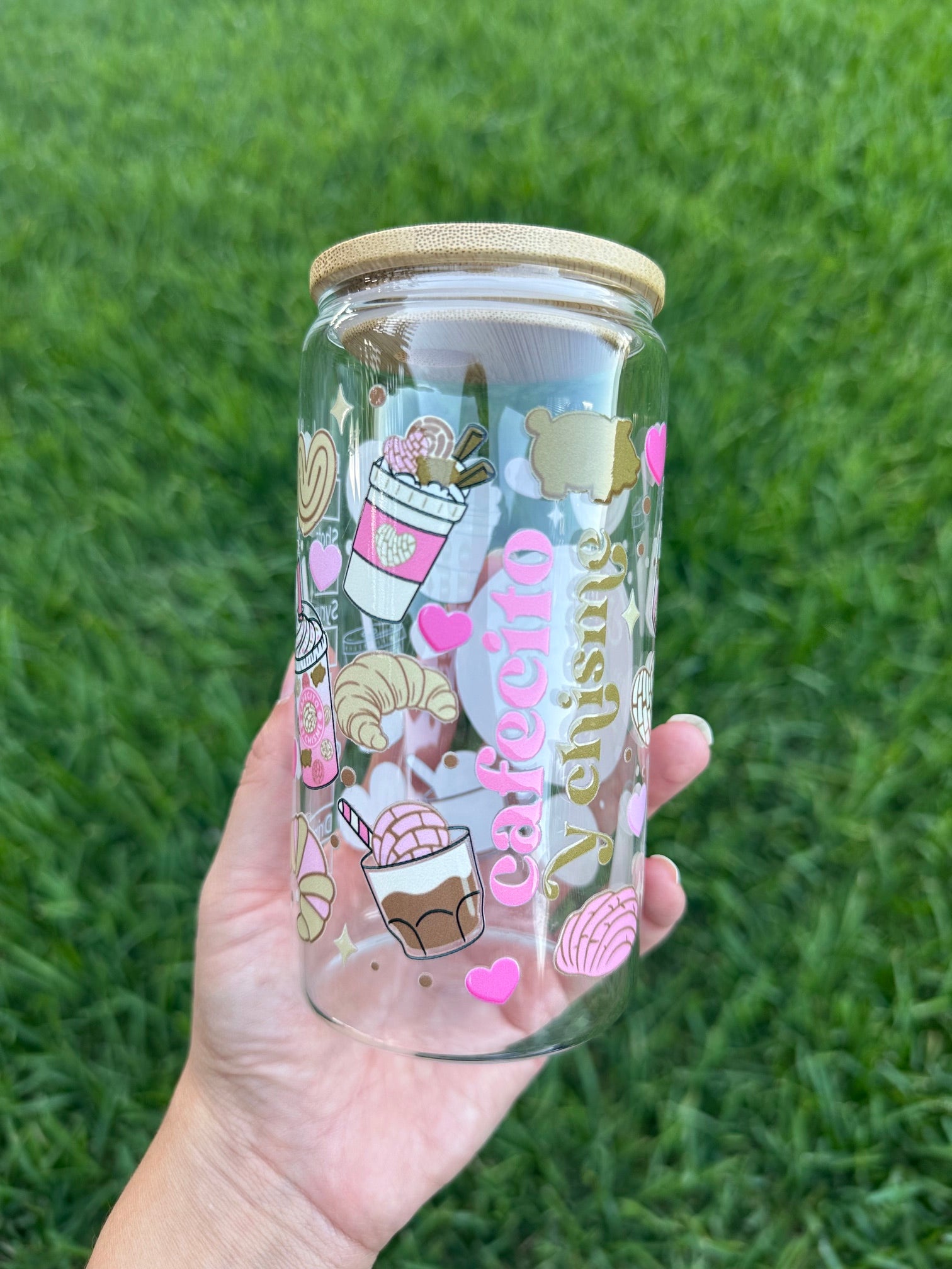 Cafecito y Chisme Glass Cup